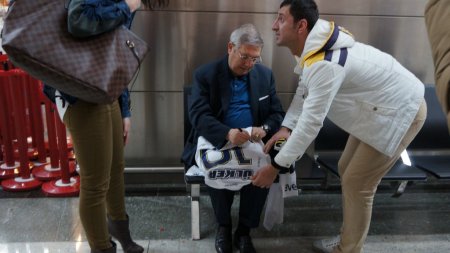 Aziz Yıldırım forma imzaladı