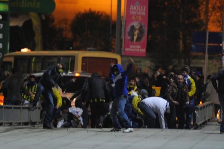 Aziz Yıldırım Tahliye Olmadı Adliye Önü Karıştı