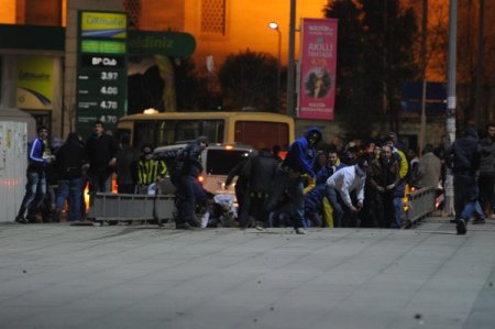 Aziz Yıldırım Tahliye Olmadı Adliye Önü Karıştı