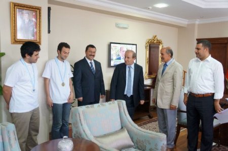 Aziziyeli Şampiyonlar, Başarılarını Vali Öztürk İle Paylaştı