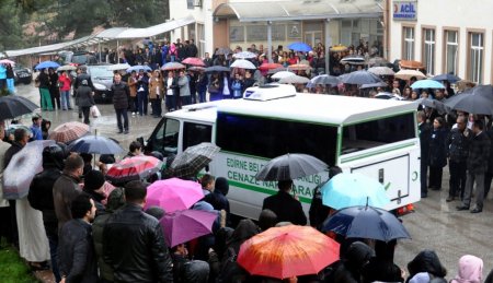 Baba kurşunuyla öldürülen anneye hüzünlü veda