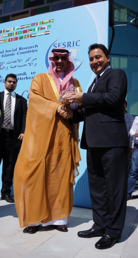 Babacan: İslam İşbirliği Teşkilatı üyeleri arasında vize kalkmalı