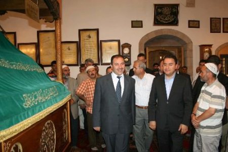 Babacan: Kenetlenerek Çalışmak Güzel Eserleri De Meydana Getiriyor