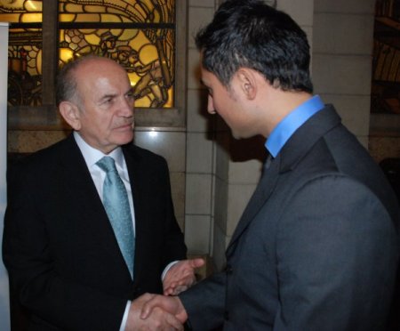 Babacan: Türkiye olarak başarılı gençlerin her zaman arkasındayız