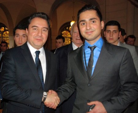 Babacan: Türkiye olarak başarılı gençlerin her zaman arkasındayız