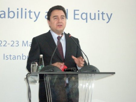 Babacan: Türkiye'de Günlük 2 Doların Altında Geliri Olan Kimse Kalmadı