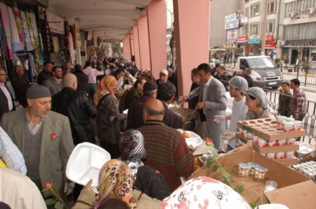 Babadağlılar İşhanı Esnafı, 6 Bin Kişiye Kutlu Doğum Yemeği Verdi
