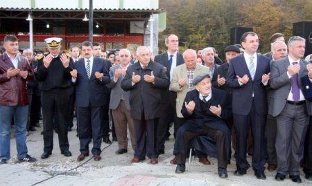 Babadan oğula dua: Allah’ım da seni sırat köprüsünden geçirsin
