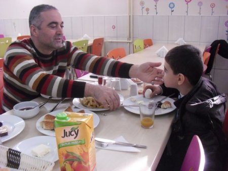 Babalar Çocuklarıyla Okulun Kahvaltısında Buluştu