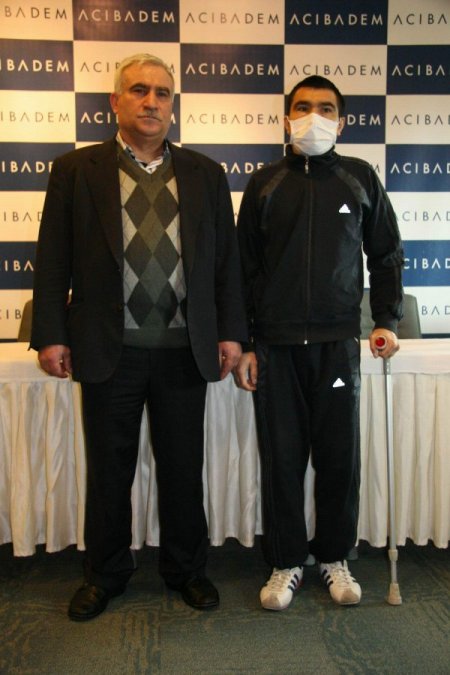 Babalarının verdiği böbreklerle iyileştiler