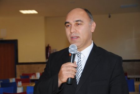 Babalarıyla kahvaltı yapıp birlikte vakit geçirdiler