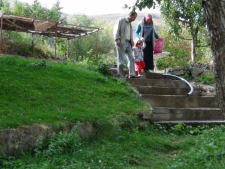 Babası vasiyet ettiği için mesaisini doğaya ayırıyor