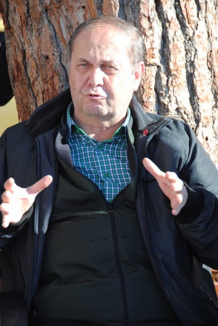 Babasının 80 yıl önce öğretmenlik yaptığı köye Anadolu lisesi yaptırıyor