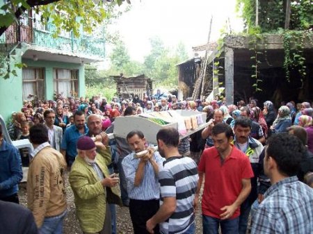 Babasının Kullandığı Traktörden Düşen Çocuk Öldü