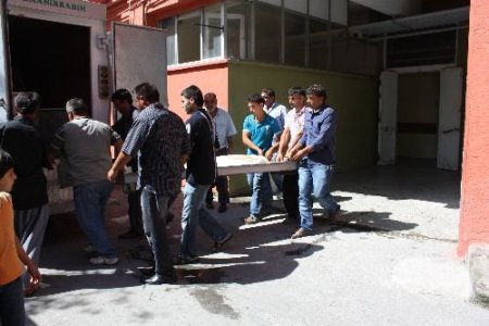 Babasının Silahı İle Oynarken Akrabasının Ölümüne Neden Oldu