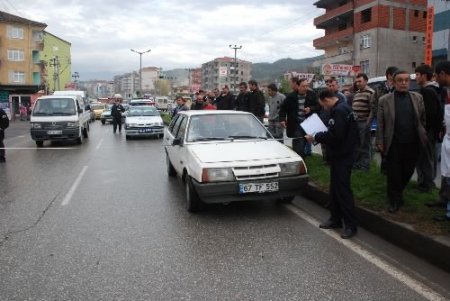 Babasının Yanına Giderken Araba Çarptı