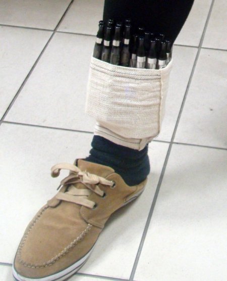 Bacağına sardığı korsede kaçak elektronik sigaralar çıktı