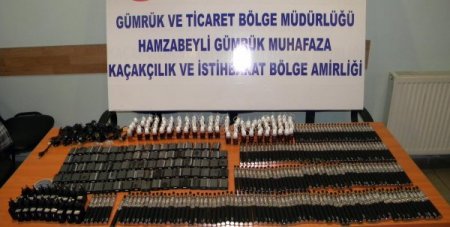 Bacağına sardığı korsede kaçak elektronik sigaralar çıktı