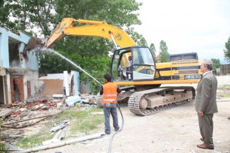 Bademli Kavşağı İçin Yıkımlar Başladı