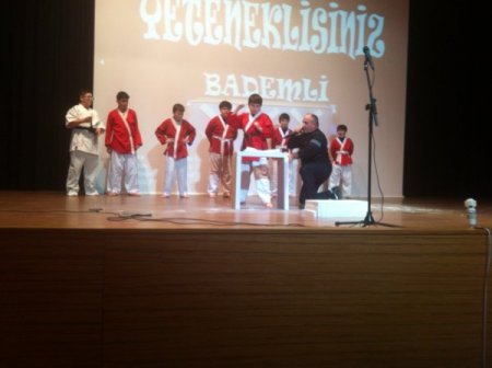 Bademlili miniklerden 'Yeteneklisiniz Bademli' şovu