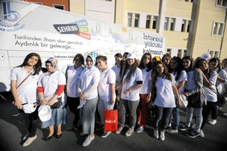 Bağcılar Belediyesi'nden öğrencilere İstanbul turu