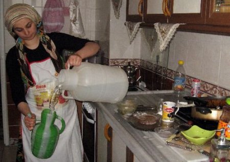 Bağcılar Ve Yeniköy'deki Su Kesintileri Mahalle Sakinlerini Canından Bezdirdi