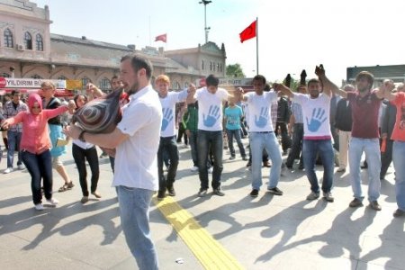 Bağımlılığa karşı horon teptiler