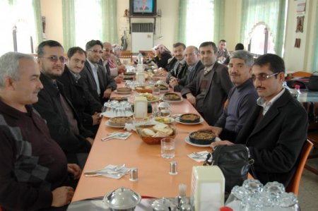 Bağımsız Diyanet Hizmet Sen üyeleri yemekte bir araya geldi