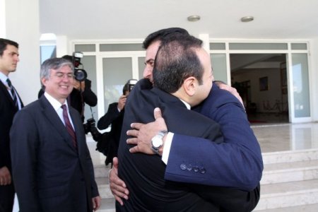 Bağış: Hristofyas dişini biraz daha sıksın, yakında şapkayı alıp gidiyor