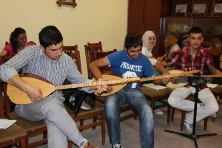 Bağlama bayanların da ilgisini çekiyor