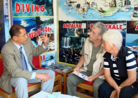 Bağlama Resitalleriyle Turistlere Türküleri Sevdiriyor
