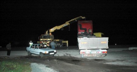 Bağlantı Noktası Kırılan Tır Karayolunu Trafiğe Kapattı
