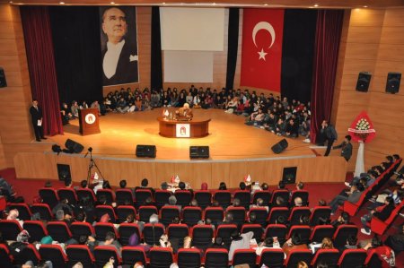 Bahadıroğlu: Çanakkale orantısız güce, imanın ve hayatın meydan okuduğu bölgedir