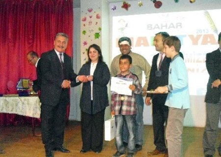 Bahar Koleji başarılı öğrencileri ödüllendirdi