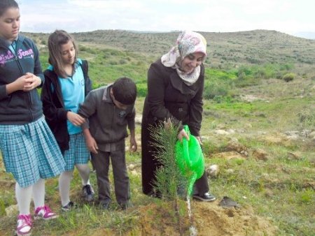 Bahar Koleji öğrencileri 250 fidan dikti