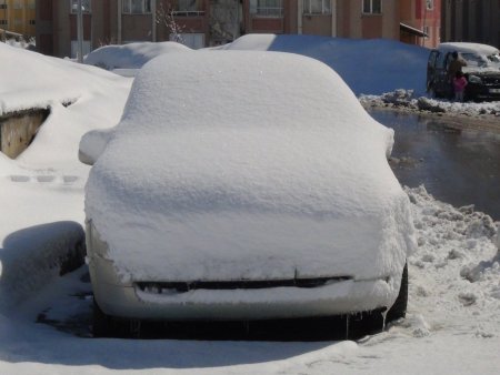 Baharı bekleyen Bitlisliler güne karla uyandı