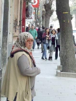 Baharın Gelmesiyle Dilencilerin Sayısı Arttı