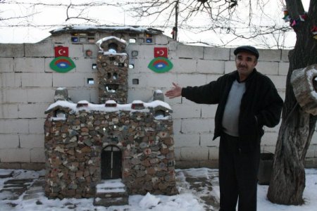 Bahçe, Süsleriyle Dört Mevsim Rengarenk Duruyor