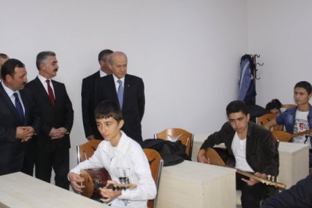 Bahçeli, Etimesgut’ta kent konseyi binasının açılışını yaptı