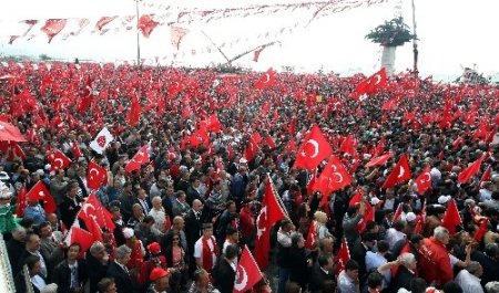 Bahçeli, 'vur de vuralım' sloganlarına cevap vermedi (1)