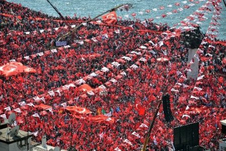 Bahçeli, 'vur de vuralım' sloganlarına cevap vermedi (1)