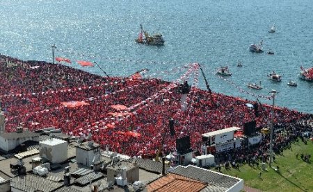 Bahçeli, 'vur de vuralım' sloganlarına cevap vermedi (1)