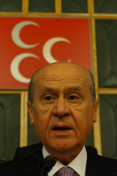 Bahçeli: 18 yaşında seçilme teklifi, gündem saptırma