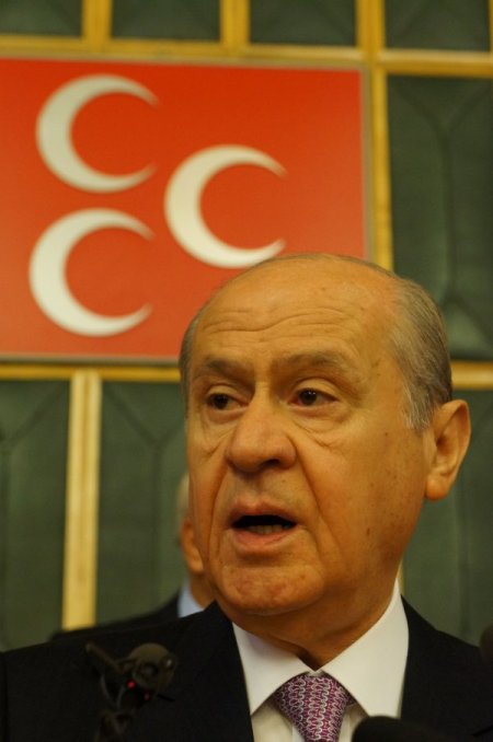 Bahçeli: 18 yaşında seçilme teklifi, gündem saptırma