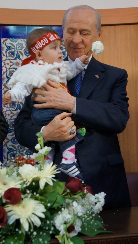 Bahçeli: Cumhuriyet Bayramı'nı krizin işareti olarak görmek yanlış olur