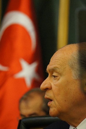 Bahçeli: Milliyetçi-ülkücü gençleri terörist gösterme, bunun vebali ağır olacak