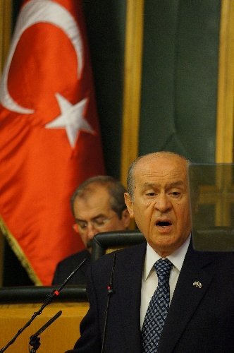Bahçeli: Milliyetçi-ülkücü gençleri terörist gösterme, bunun vebali ağır olacak