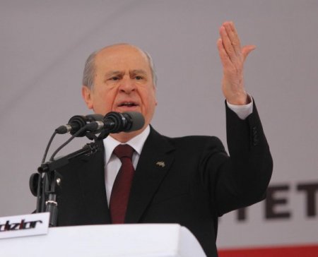 Bahçeli: PKK merdiven tırmanırken, Türkiye basamak basamak aşağı iniyor