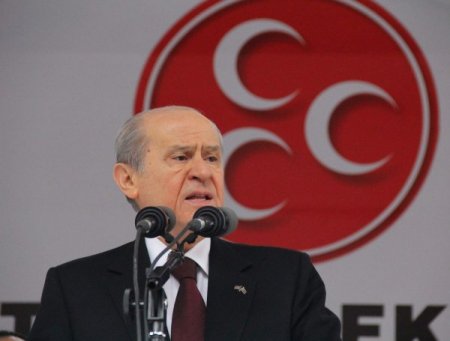 Bahçeli: PKK merdiven tırmanırken, Türkiye basamak basamak aşağı iniyor