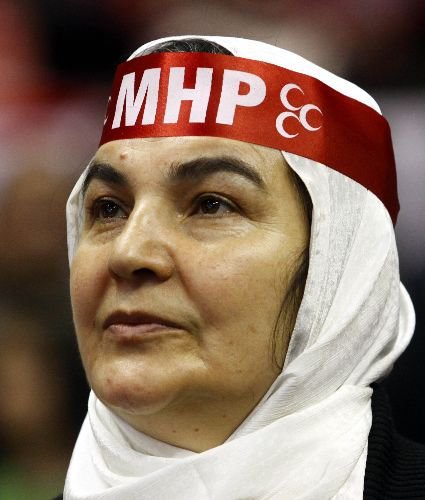 Bahçeli: Sadece Yeşil Sahalarda Top Koşturmuş Başbakan Elini Ülküdaşlardan Çeksin (2)